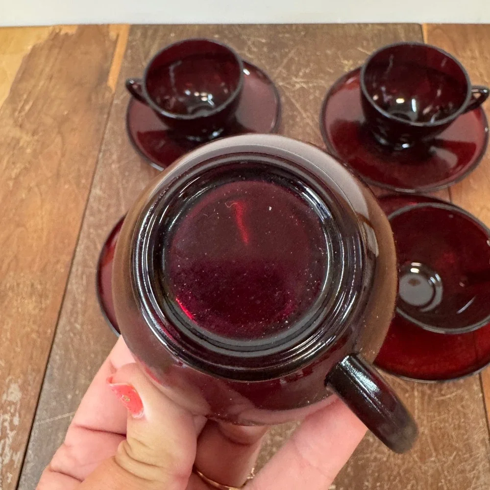Vintage Arcoroc France Ruby‎ Red Glass Tea Coffee Cup & Saucer Set of 4